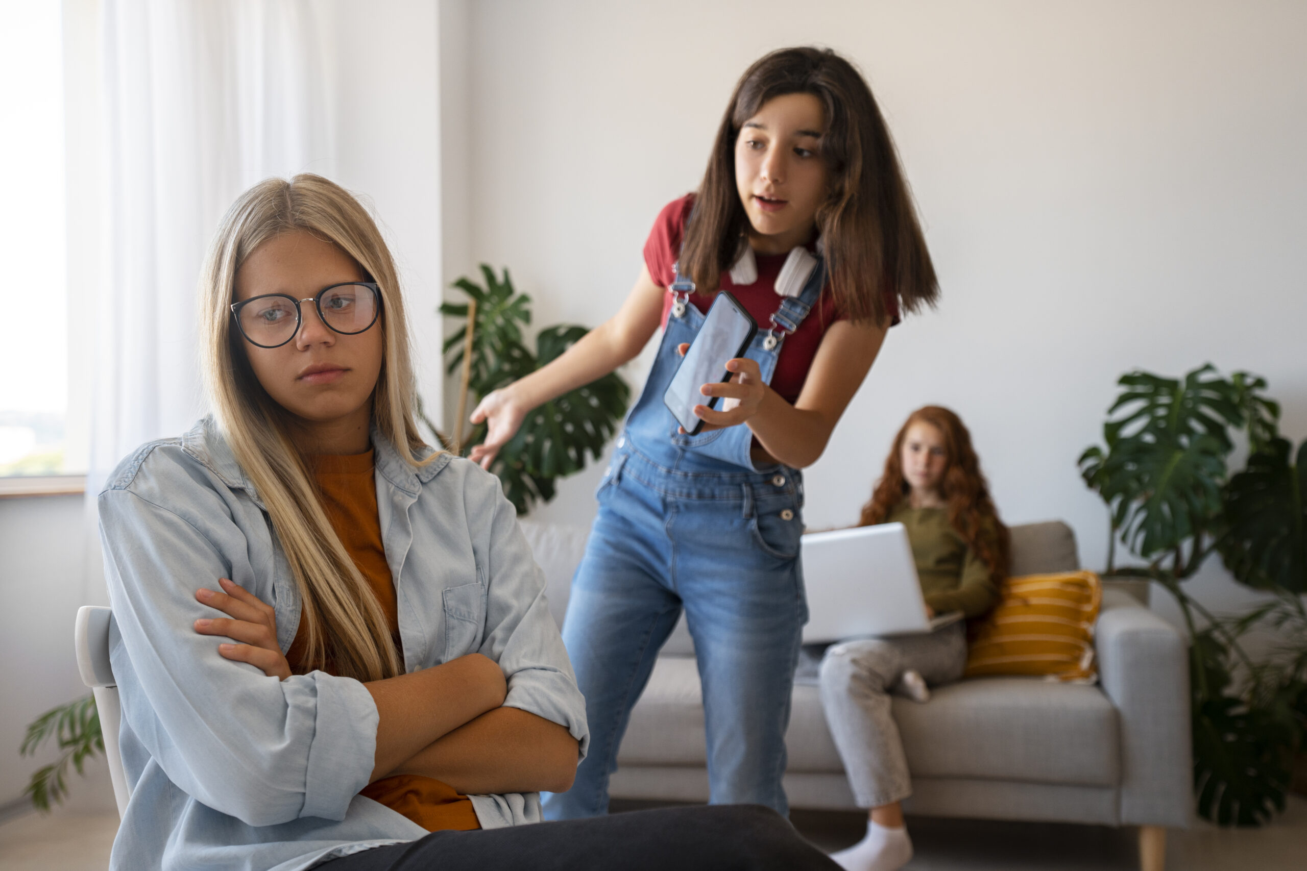 front-view-girl-criticizing-friend