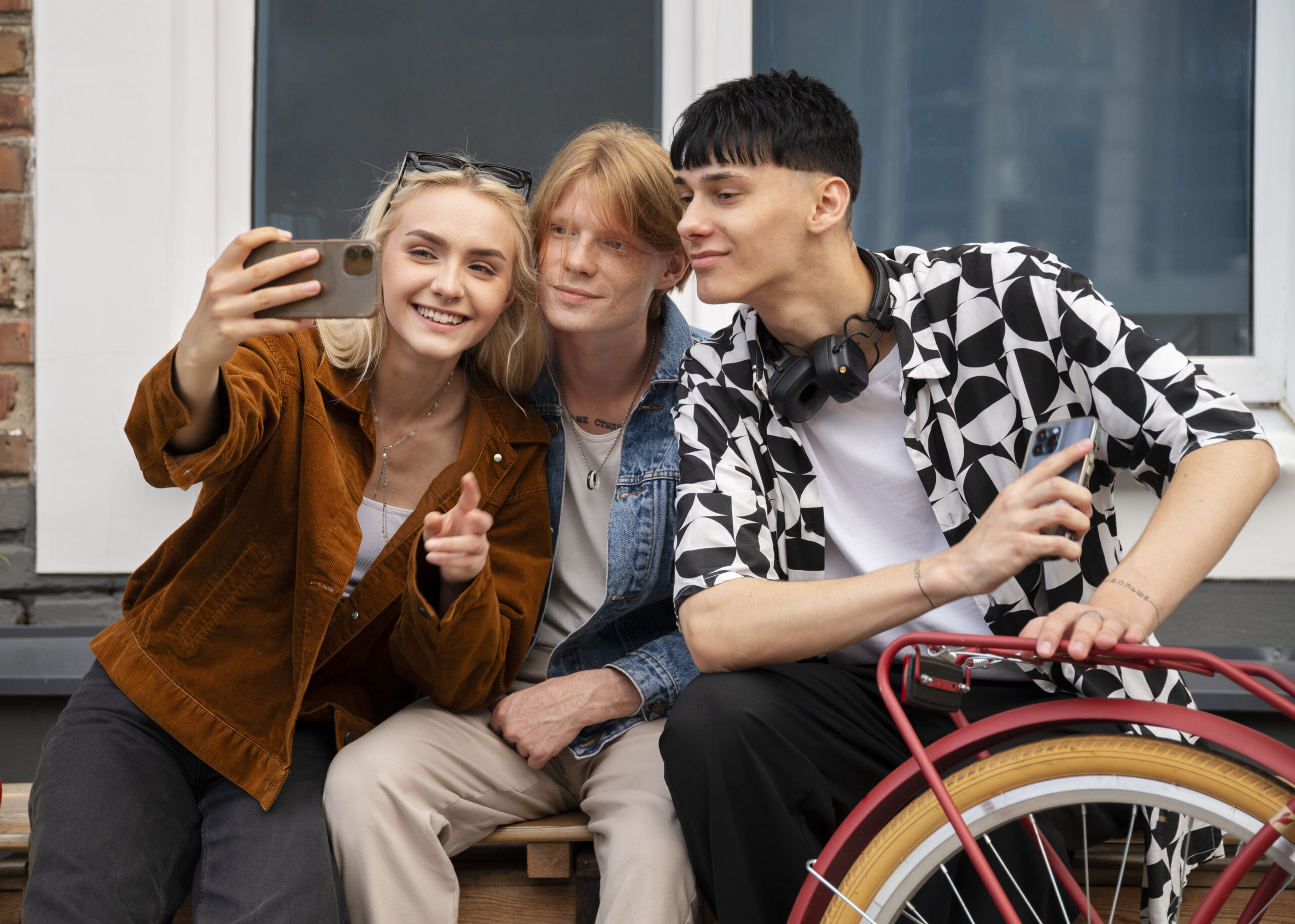 neighborhood-lifestyle-friends